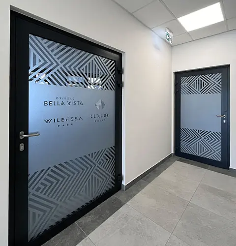 Oklejanie witryn sklepów